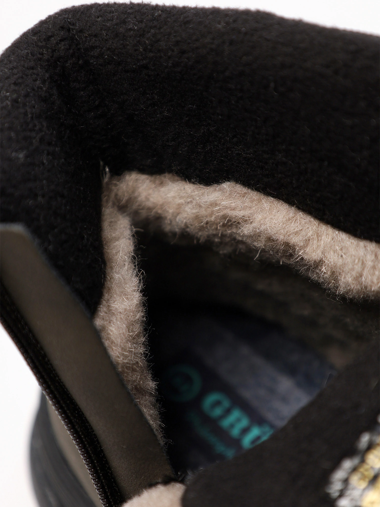 Ботинки цвета хаки на средней рельефной подошве